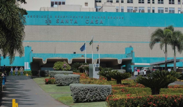 Bebê internado com pulmões em colapso recebe alta da Santa Casa