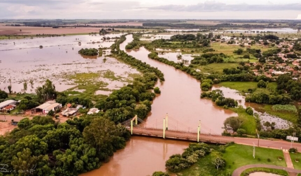 Cheia do Rio Dourados deixa Ilha do Sol debaixo d’água em Fátima do Sul