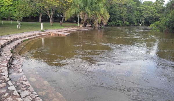 Pontos turísticos continuam fechados para limpeza nesta segunda-feira