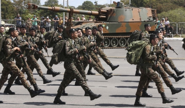 “Nunca consideramos intervenção militar pós-eleições”, diz futuro 02 do Exército