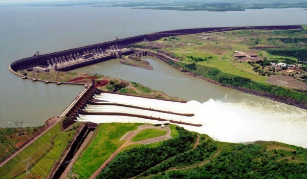 Gestão bolsonarista de Itaipu celebra pagamento de dívida histórica nesta terça