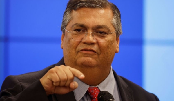 “Se o governo tiver dificuldades, abre espaço para o golpismo”, diz Flávio Dino