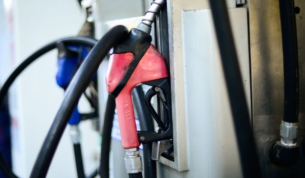 Lula se reúne com ministros nesta terça para definir reoneração de combustíveis