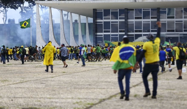 Moraes manda soltar 102 pessoas presas pelos atos criminosos de 8 de janeiro