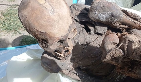Homem é encontrado carregando múmia em sacola de entrega de comida no Peru: “Minha namorada espiritual”