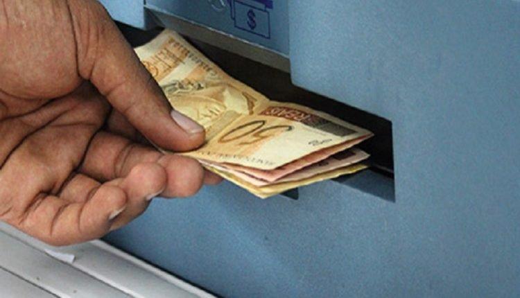 Receita paga nesta terça 2º lote da restituição do IR