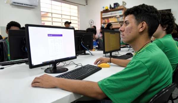 Presente em 72 cidades, escolas de tempo integral conquistam pais, alunos e professores na rede estadual