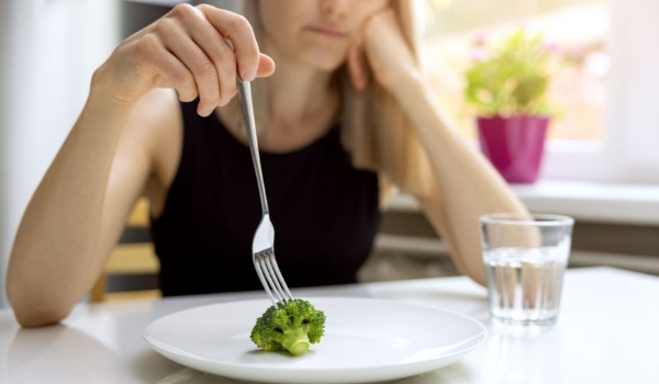 Veja sinais que podem indicar o diagnóstico de transtorno alimentar