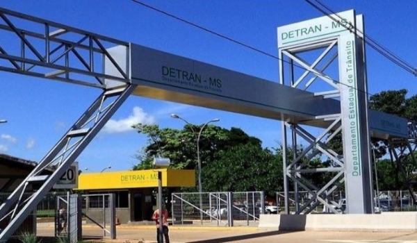 Detran começa março com leilões de veículos conservados e sucatas