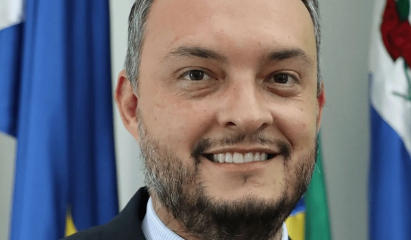 Câmara confirma operação da PF em gabinete de ex-presidente e mantém sessão nesta terça