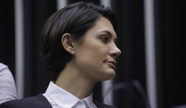Michelle Bolsonaro aciona advogado e defende devolução de joias para Arábia Saudita