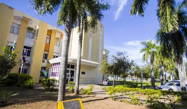 Ação pede afastamento de secretário, irmão do prefeito de Corumbá