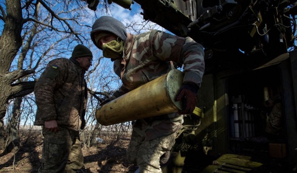 Rússia tem enviado armas americanas capturadas na Ucrânia para o Irã, dizem fontes