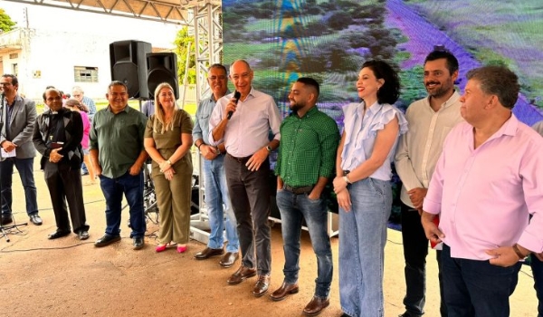 Nos 59 anos de Antônio João, Governo reforça parceria e entrega 20 casas populares