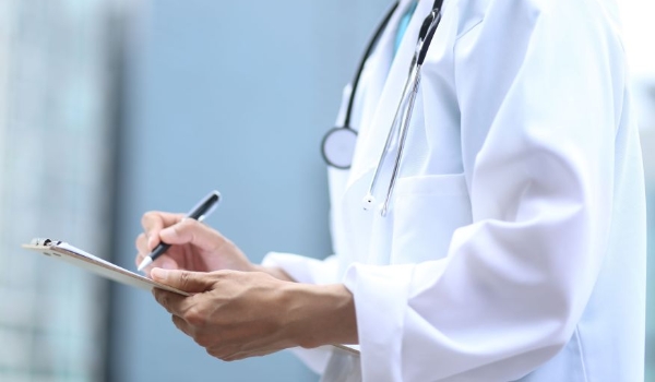 Lula lança nova versão do programa Mais Médicos nesta segunda-feira (20)