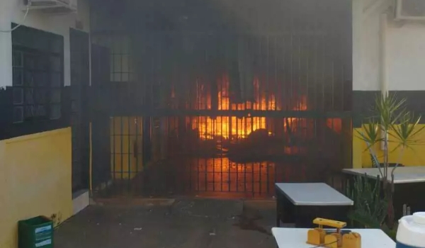 Rebelião de presos termina com 107 transferidos e suspensão de visitas