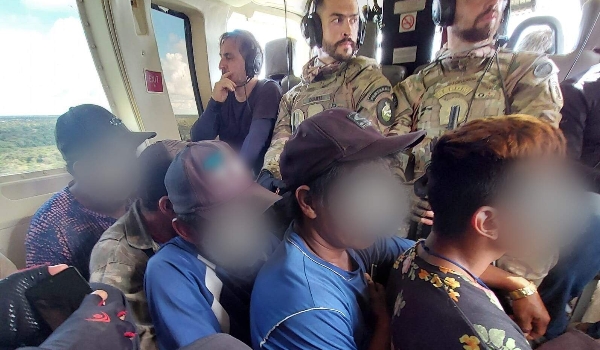 Com helicóptero, grupo é resgatado de trabalho escravo em fazenda no Pantanal