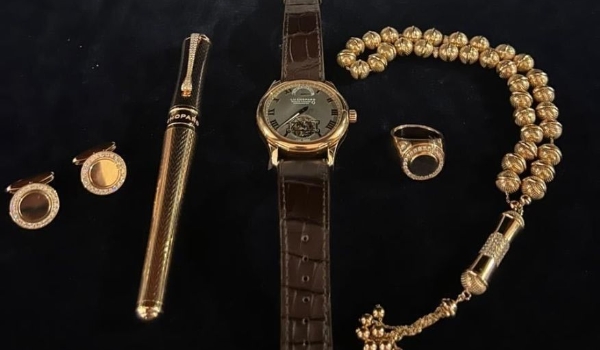 Defesa de Bolsonaro devolve joias entregues por sauditas