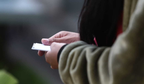 Em surto, homem ameaça ex-companheira e bate na própria mãe