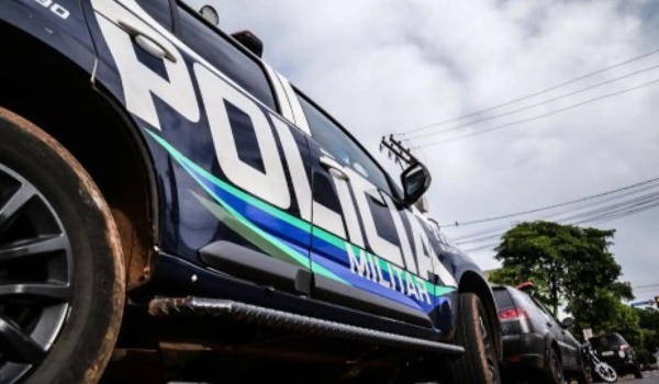 Cliente de bar fica gravemente ferido a golpes com espeto de churrasco durante briga