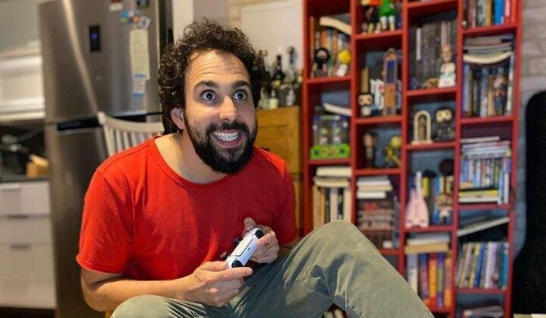 Comediante Murilo Couto volta à Capital com show “Ideias soltas”