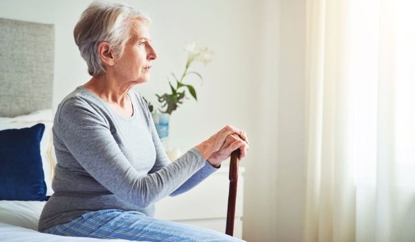 Primeiros sinais de Alzheimer podem aparecer nos olhos, diz estudo