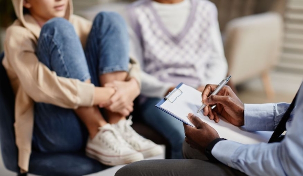Mudança de comportamento pode indicar que a saúde mental de adolescentes não vai bem; veja como perceber