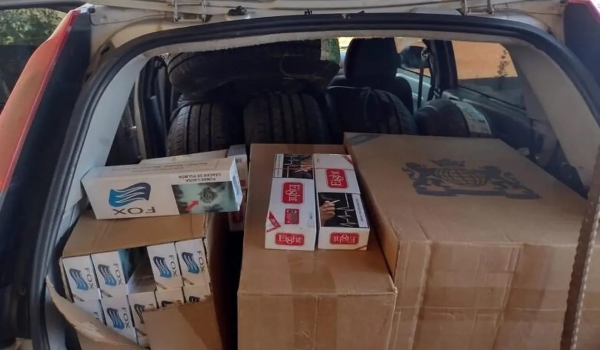 Carga de contrabando de cigarros e pneus é apreendida na MS-164