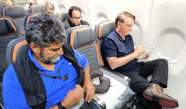Bolsonaro chega ao Brasil após três meses nos Estados Unidos