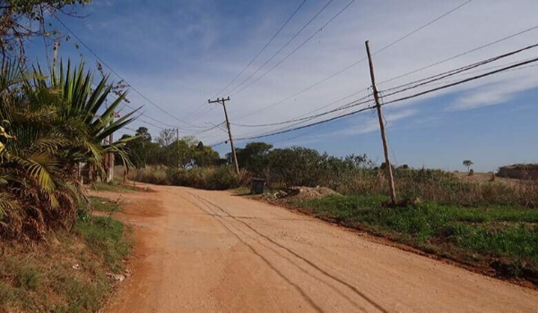 Motociclista é atropelado por carreta e morre em estrada