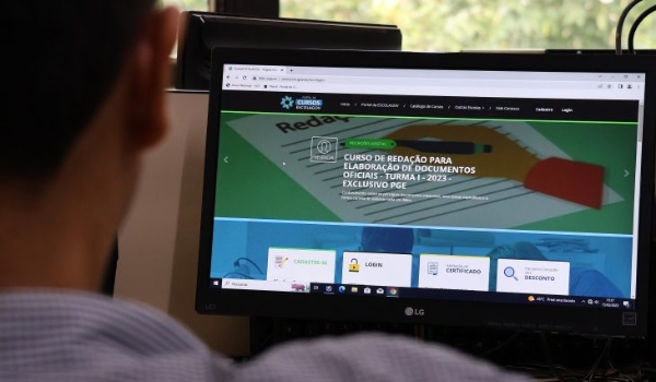 Seleção de profissionais para Escolagov segue até dia 30 de abril