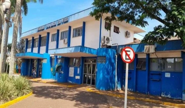 Homem é socorrido em estado grave após ser atropelado e arrastado por carro