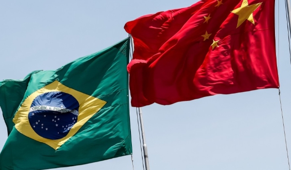 Lula viaja à China em meio à investigação por suspeita de dumping praticado pelo país asiático