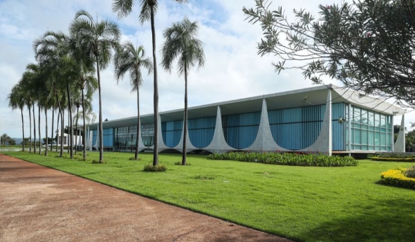 Presidência adquire sofá de R$ 65 mil e cama de R$ 42 mil