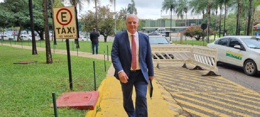 Prefeito Carlos Humberto Pagliosa vai à Brasília em busca de recursos para Caracol