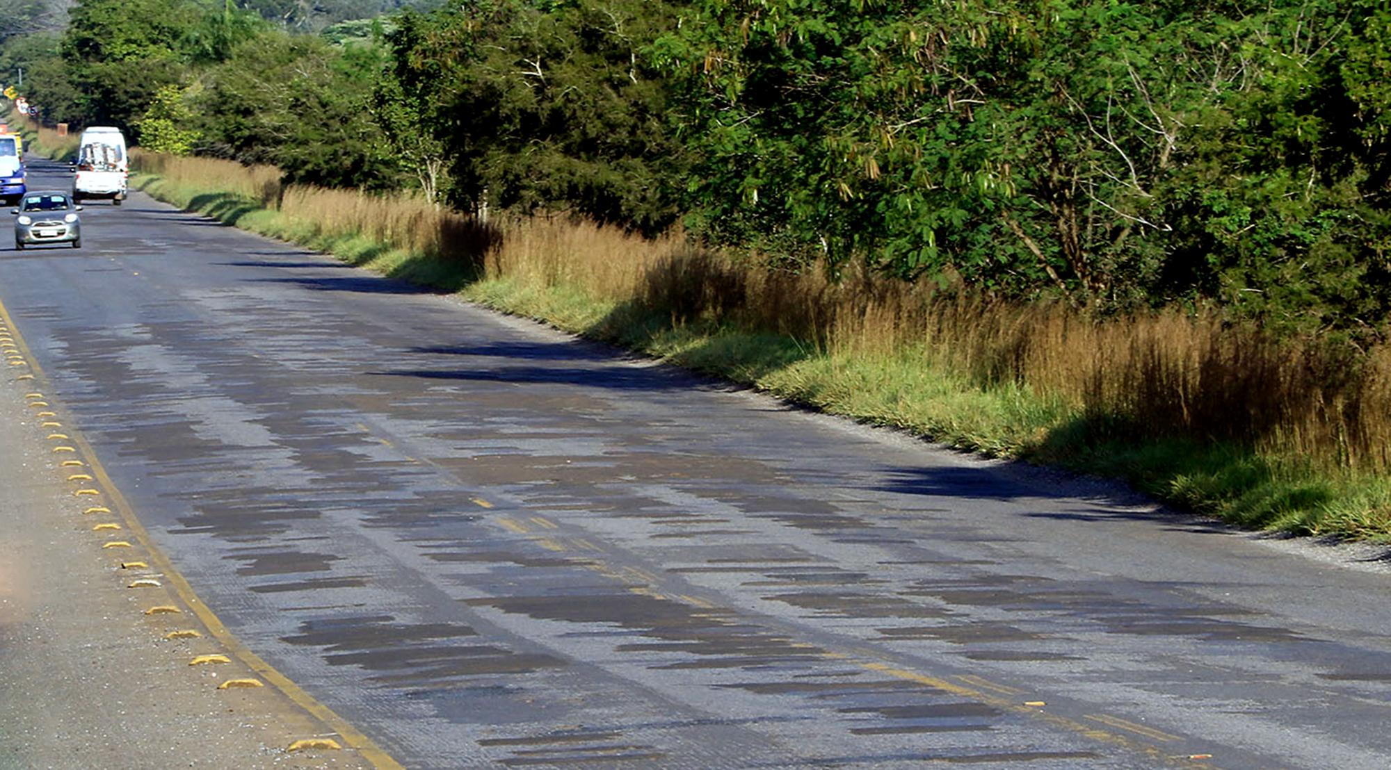 Governo executa tapa-buraco e projeta recapeamento na MS-382, acesso a Bonito