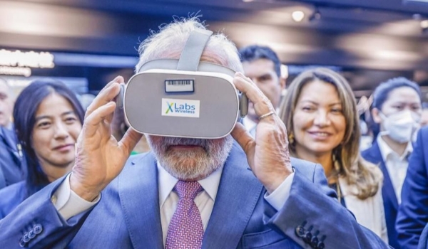 Lula visita fábrica da Huawei e abre série de encontros com empresas chinesas