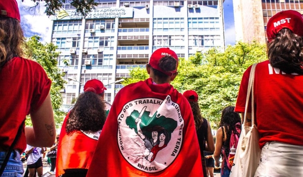 “Vai acontecer, não só em abril”, diz Stédile sobre ocupações e manifestações do MST