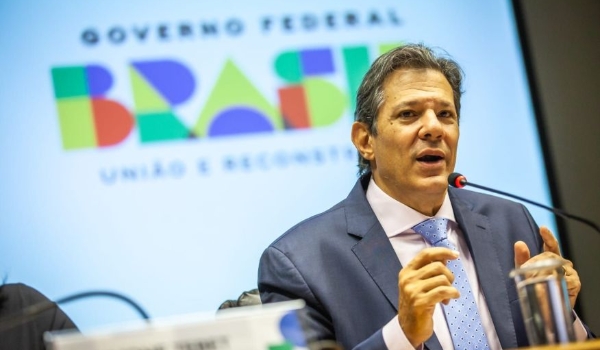 “Não conheço a Shein, conheço a Amazon, onde compro livro todo dia”, diz Haddad