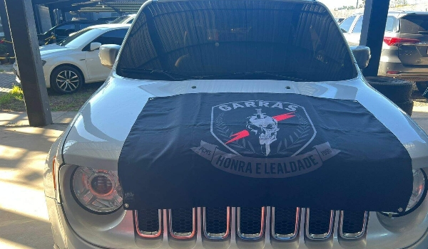 Foragido é preso com carro de luxo adulterado e porções de cocaína