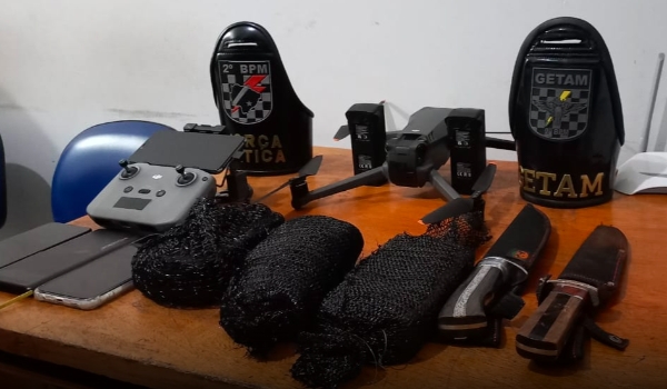 Homens tentam arremessar droga em presídio e morrem em ação policial