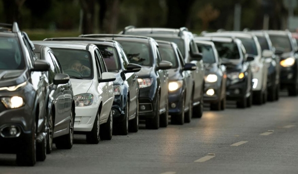 Frota de automóveis nas ruas envelhece pelo 9º ano consecutivo no Brasil