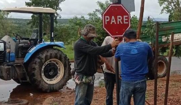 Em Caracol sinalização de trânsito foi toda revisada e restaurada