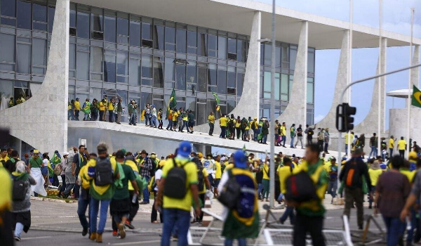 Relator vota para tornar réus outros 200 por invasões em Brasília, 2 são de MS