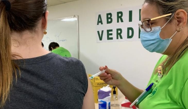 No primeiro dia de mutirão, HRMS imuniza mais de 500 trabalhadores contra a influenza
