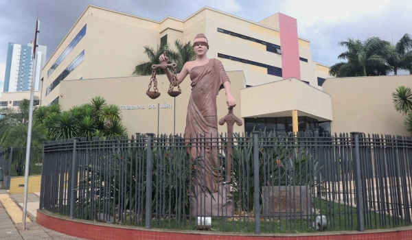 Prefeitura perde mais ações por direitos cortados nas gestões Olarte e Bernal