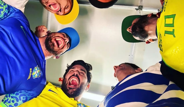 Atitude 67 faz estreia internacional: 