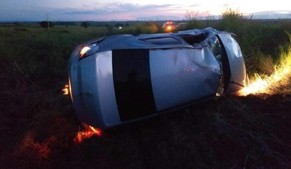 Grávida fica ferida após capotagem de carro na MS-395