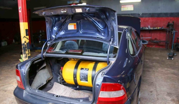 Com isenção de IPVA, conversão para GNV atrai com economia de até 40% no combustível