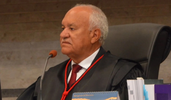 Oficializada aposentadoria do desembargador Julizar Barbosa Trindade, do TJMS